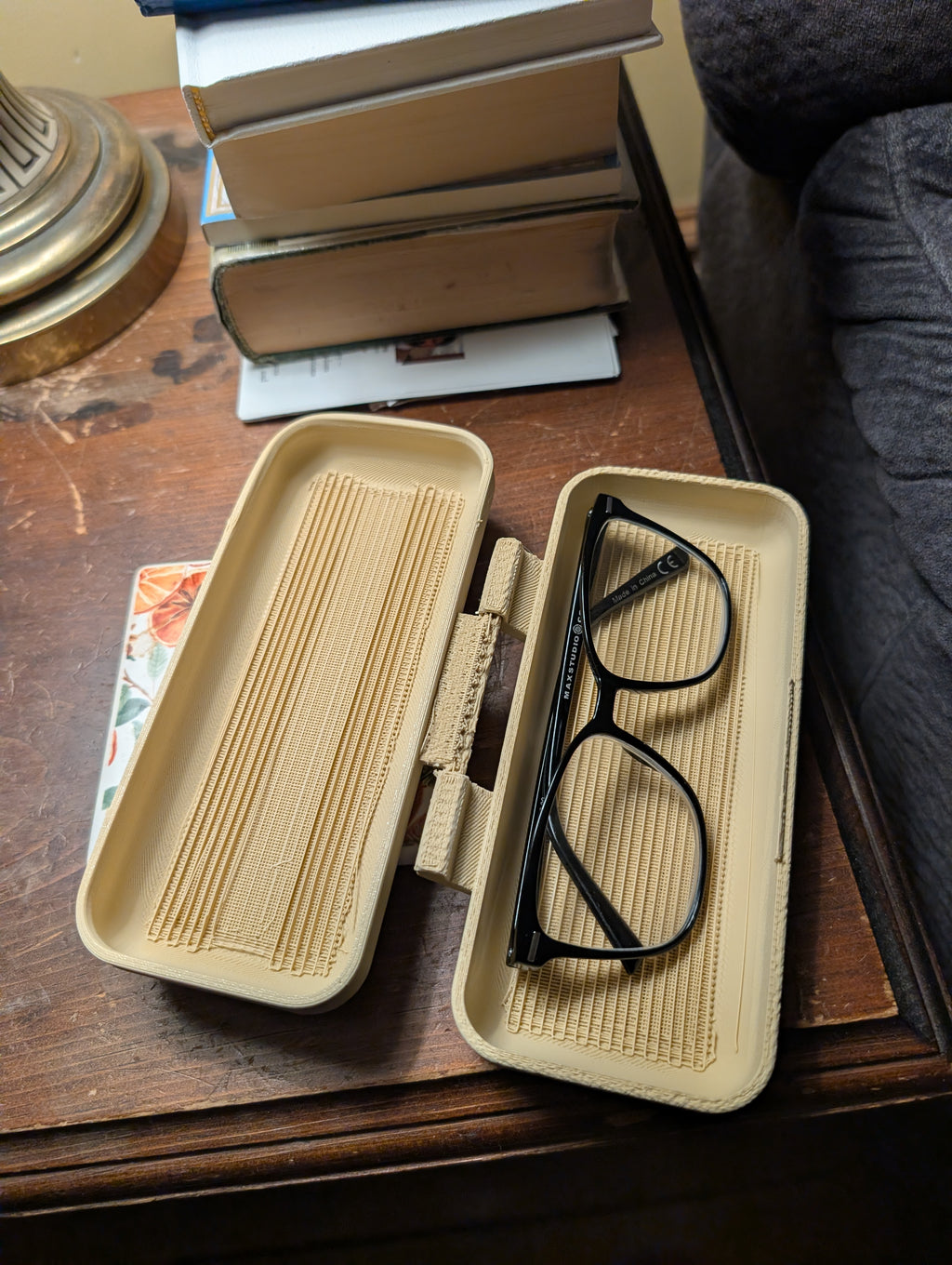 Delicate Lily Hard-Shell Glasses Case