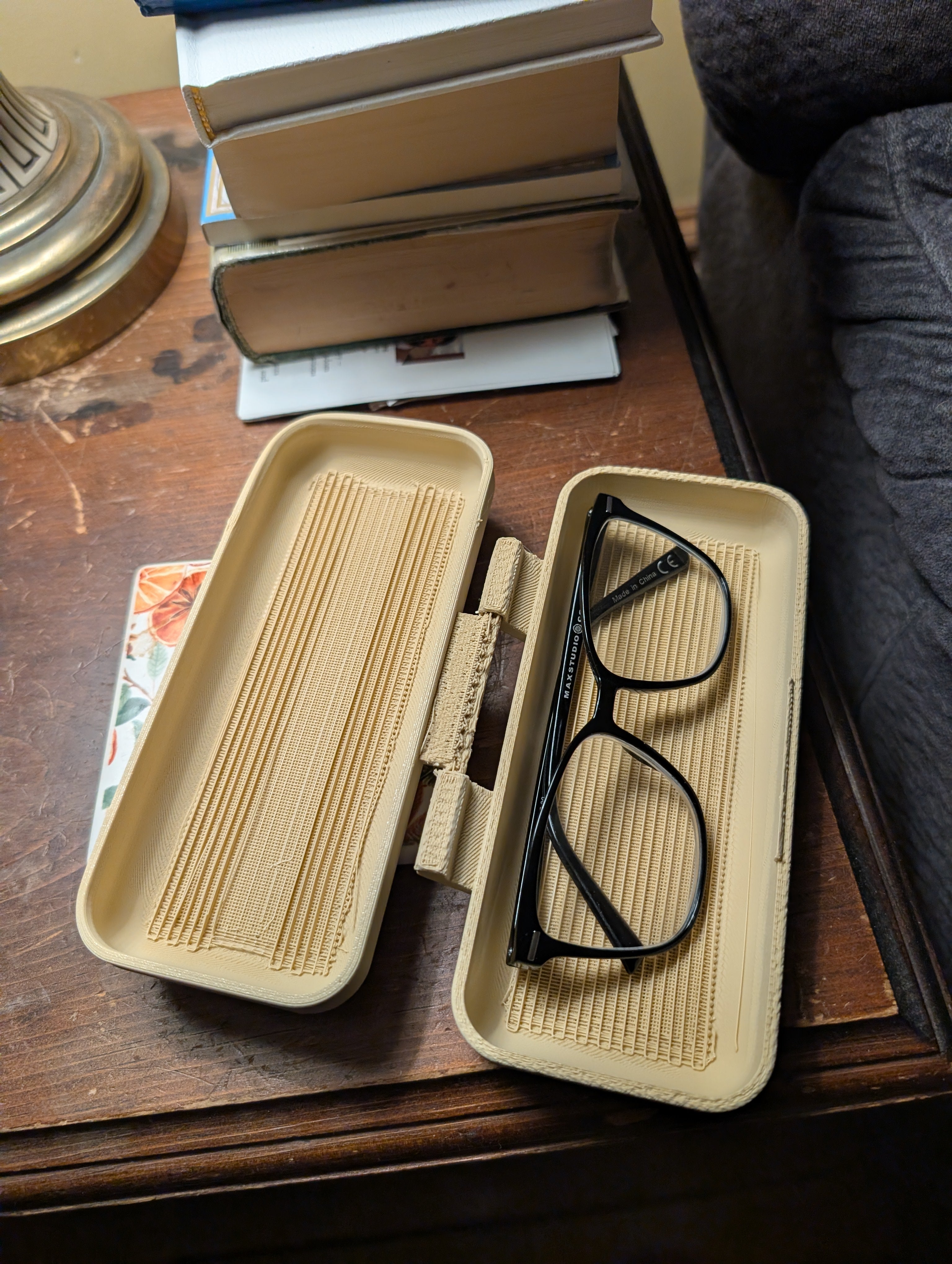 Delicate Lily Hard-Shell Glasses Case