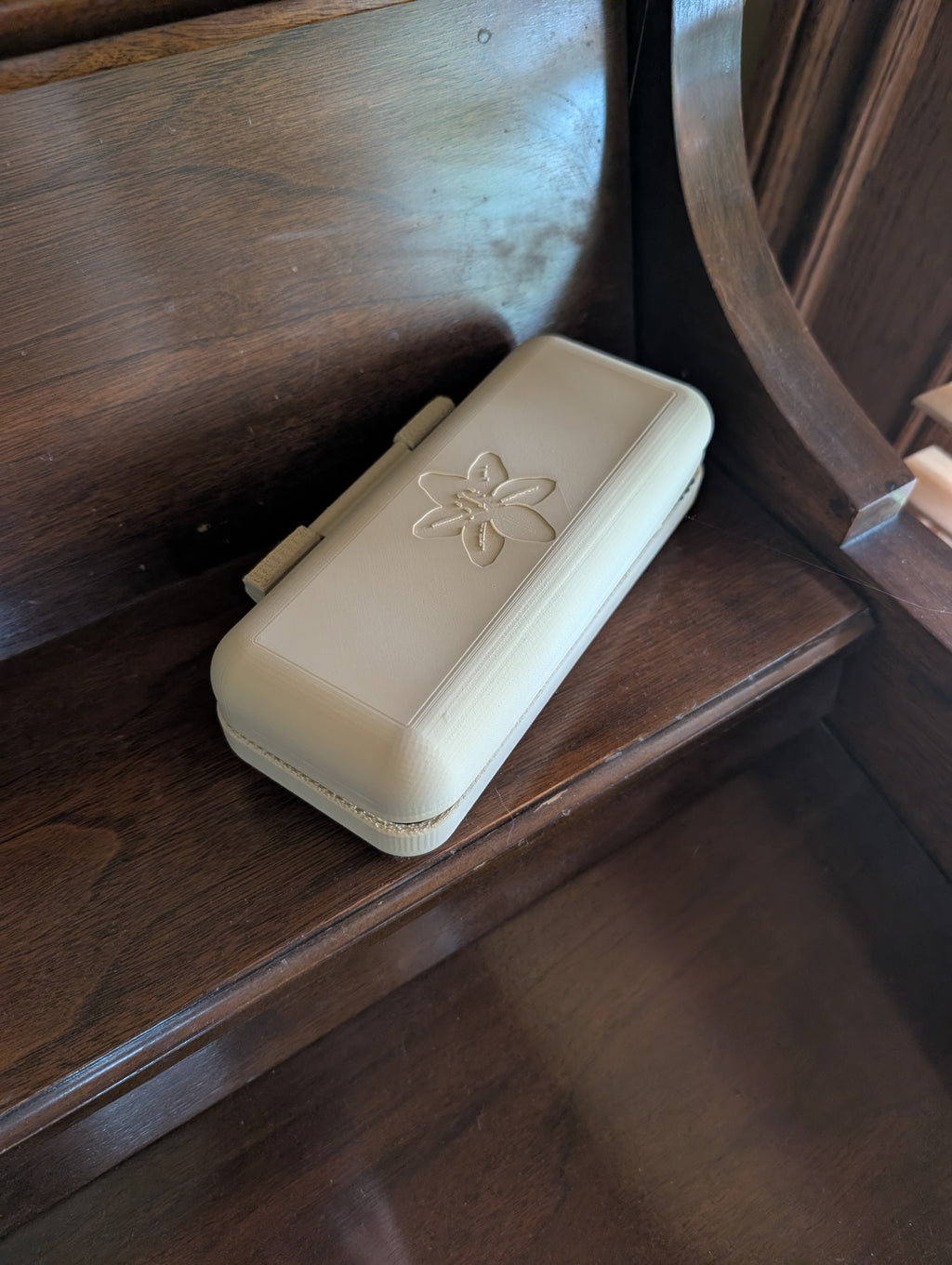 Delicate Lily Hard-Shell Glasses Case