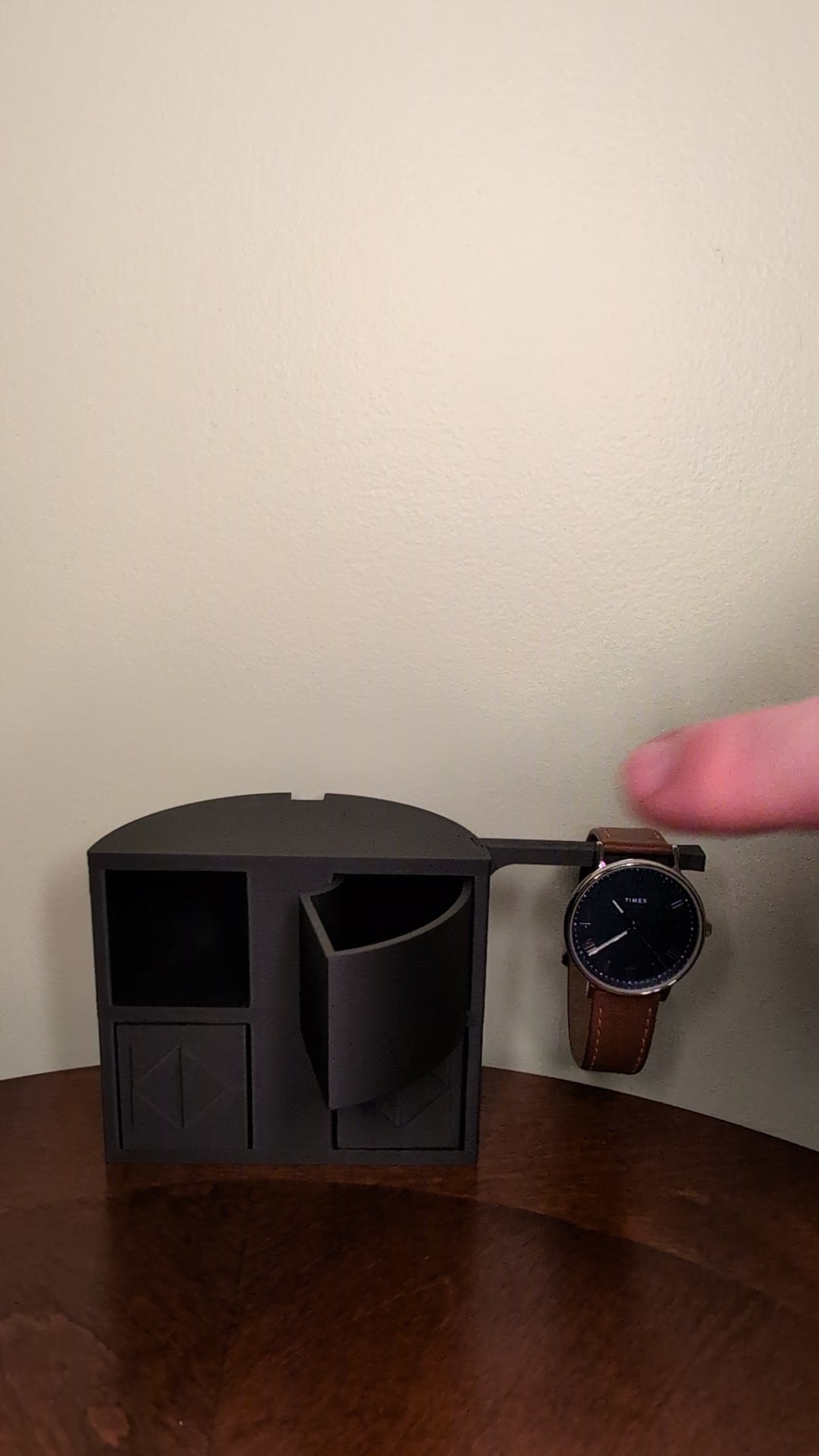 Kinetic Valet - Modern